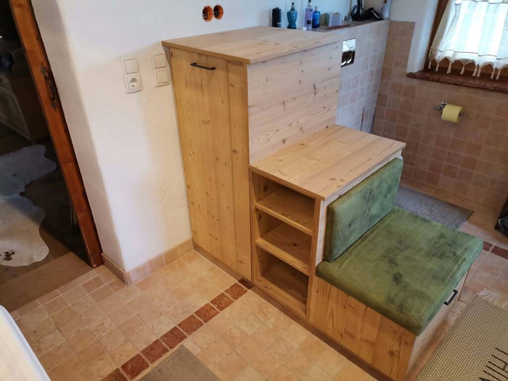 Projekt Um-/Ausbau Badezimmer, Eiche, Wäscheabwurf (Verbau, Stauraum, Sitzmöglichkeit) | Der Moser. Der Tischler. Kundl, Tirol