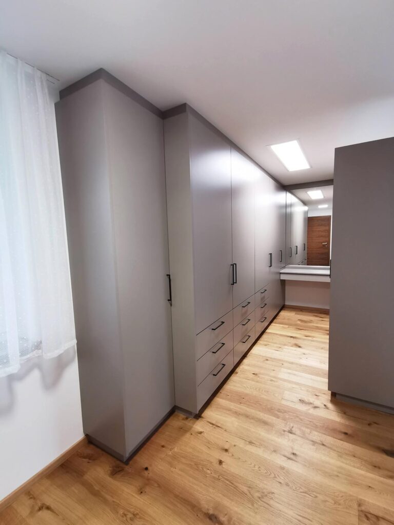 Projekt Neubau Schrankraum, Eiche, Boden | Der Moser. Der Tischler. Kundl, Tirol Projekt Neubau Schrankraum, Eiche, Boden | Der Moser. Der Tischler. Kundl, Tirol