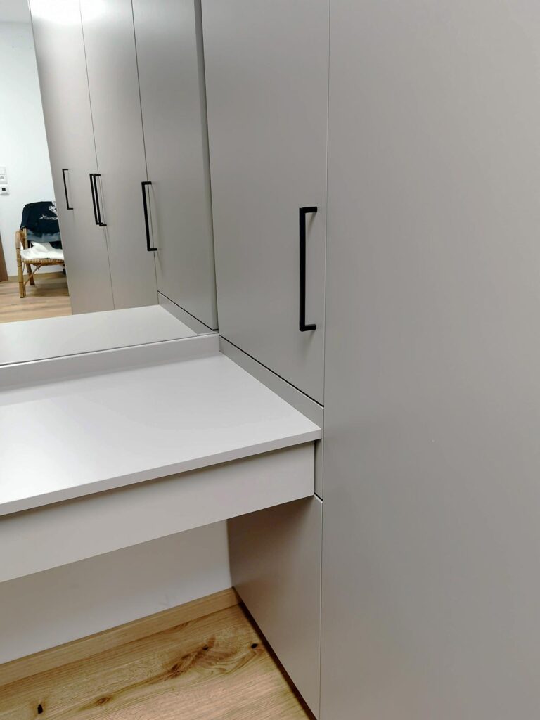 Projekt Neubau Schrankraum, Eiche, Schublade | Der Moser. Der Tischler. Kundl, Tirol Projekt Neubau Schrankraum, Eiche, Schublade | Der Moser. Der Tischler. Kundl, Tirol