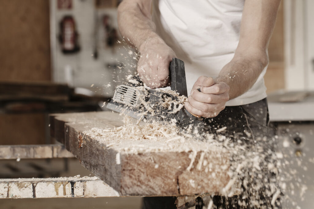 Holzspäne, Werkstatt, Hände (Foto by philippphoto.com) | Der Moser. Der Tischler. Kundl, Tirol Holzspäne, Werkstatt, Hände (Foto by philippphoto.com) | Der Moser. Der Tischler. Kundl, Tirol