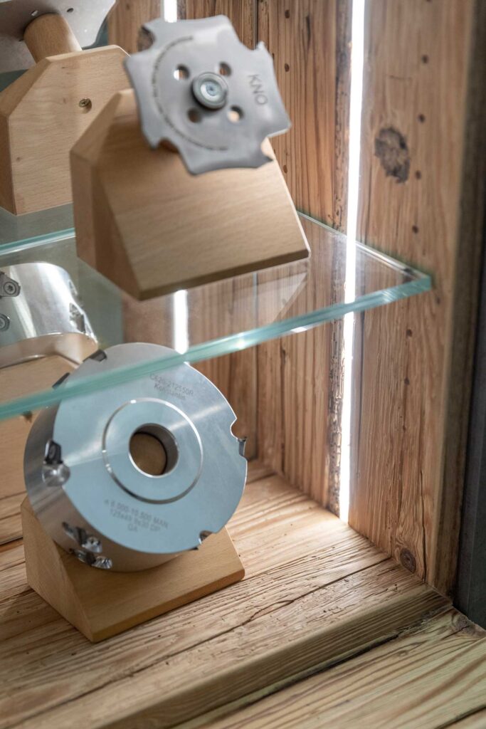 kno-rollcontainer-schreibtisch10 Bueromoebel | Ausbau | Gewerbe | Kassamoebel | Der Moser. Der Tischler.