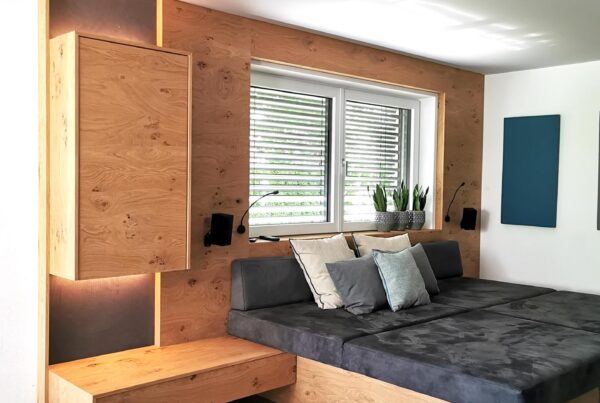 Projekt Ausbau | Einbauliege | Stauraumlade | Eiche | Wandtafer | Der Moser. Der Tischler. Kundl, Tirol