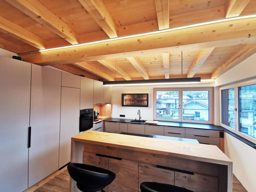 Neubau Küche | L-Form | Frühstücksbar | Der Moser. Der Tischler.