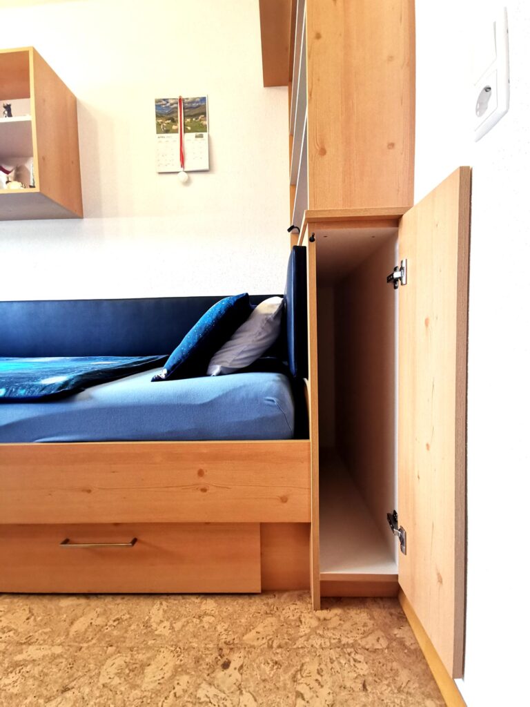 geheimfach Umbau | Jugendzimmer | Geheimfach | Jugendbett | Der Moser. Der Tischler.
