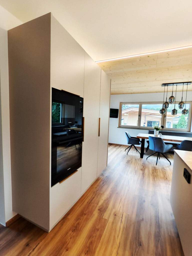 aufbewahrungsschrank Küche | Renovierung | Hochschrankwand | Der Moser. Der Tischler.