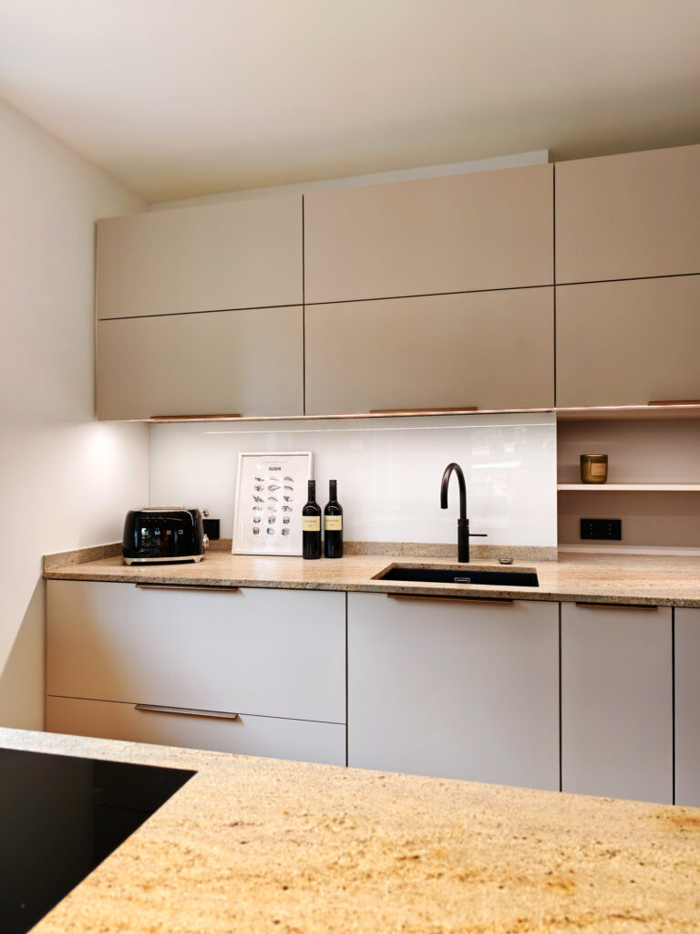 kuechenrueckwaende_glas Küche | Renovierung | Quooker | Der Moser. Der Tischler.