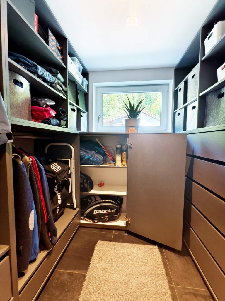 eckschrank Garderobe | Renovierung | Eckschrank | Der Moser. Der Tischler.