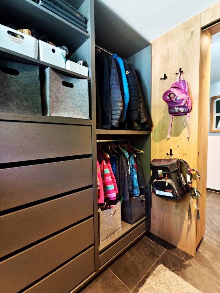 kleiderstangen Garderobe | Renovierung | Familienbereich | Der Moser. Der Tischler.