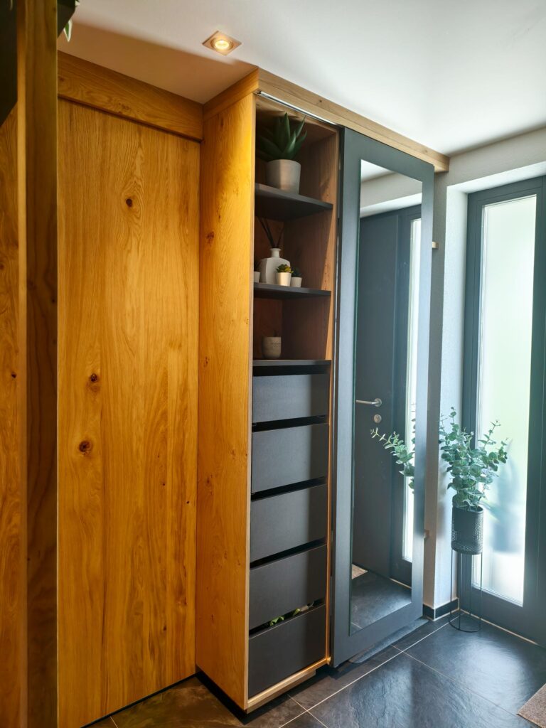 schiebetür Garderobe | Renovierung | Tagesgarderobe | Der Moser. Der Tischler.