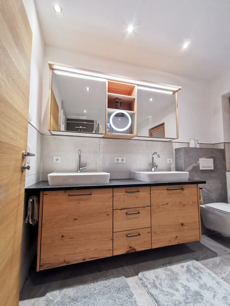 badezimmer Badezimmer | Renovierung | Spiegelschrank | Waschtisch | Der Moser. Der Tischler.
