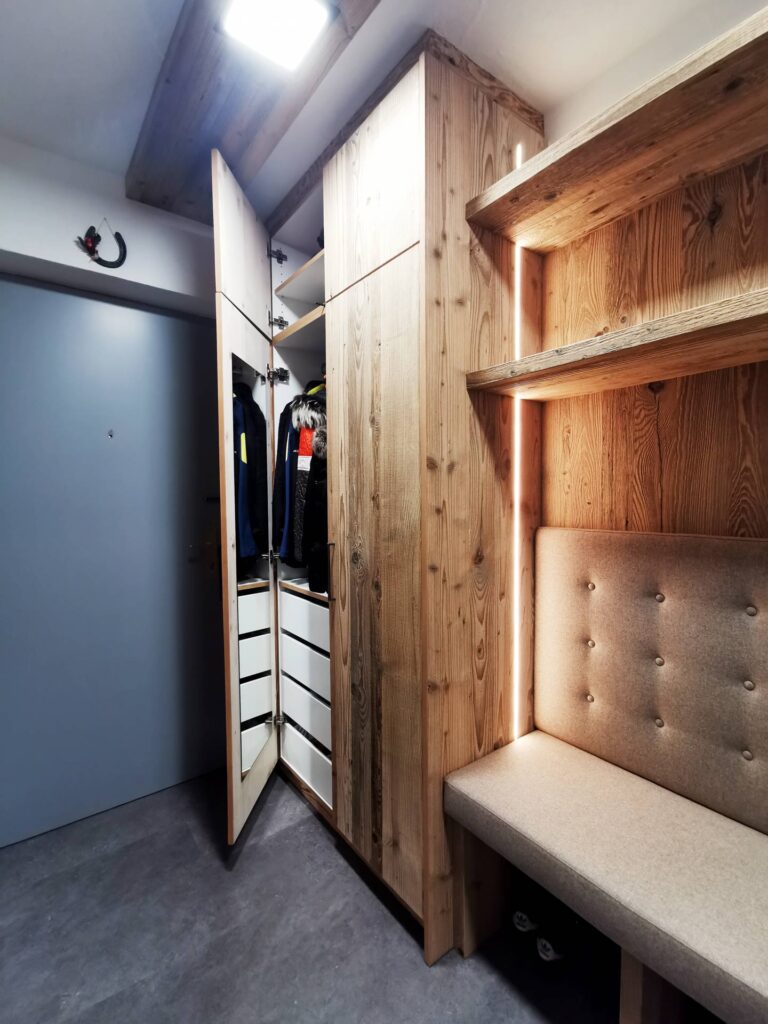 einbauschrank Garderobe | Eingangsbereich | Renovierung | Sitzbank | Der Moser. Der Tischler.