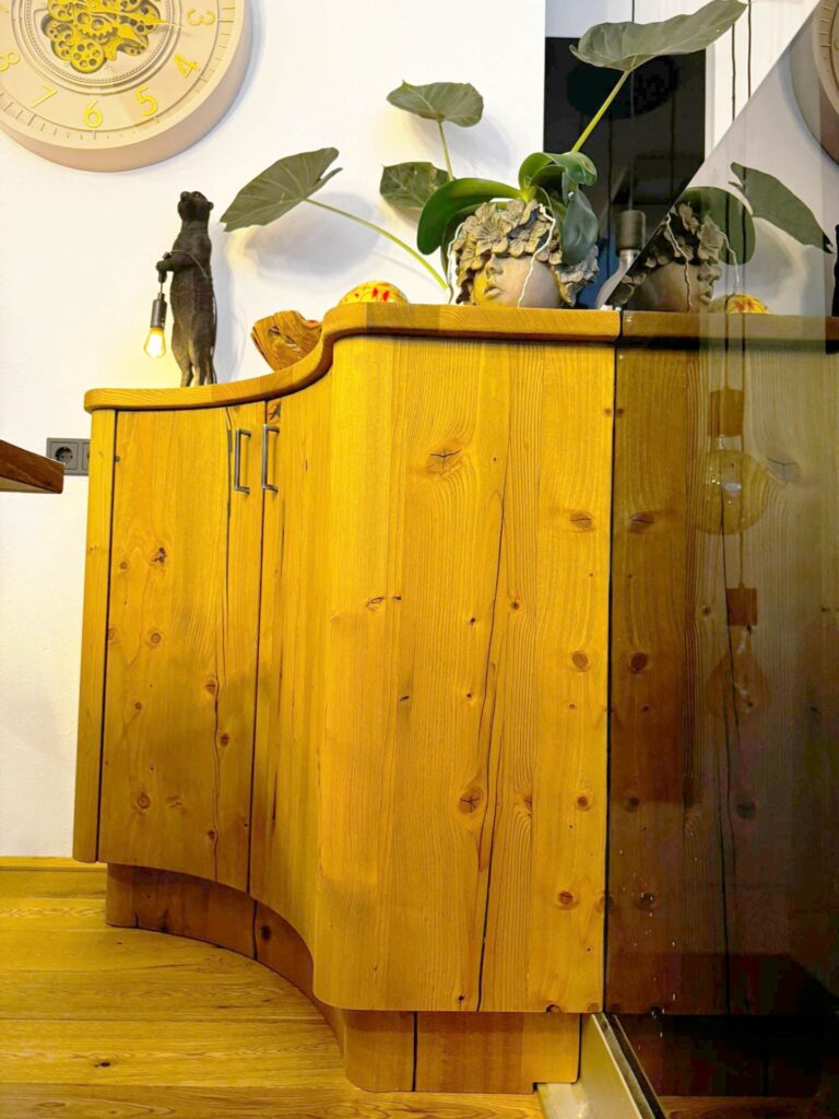eckschrank_deko Einzelmöbel | Eckschrank | Stauraum | abgerundete Fronten | Der Moser. Der Tischler. | Kundl | Kufstein | Tirol