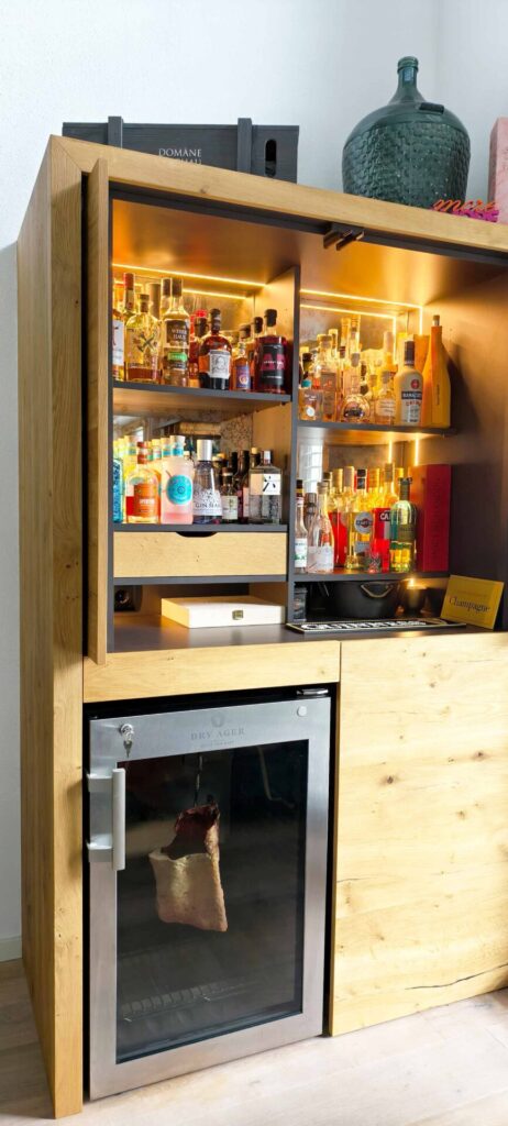 hausbar_stauraum Einzelmöbel | Hausbar | Spiegel Rückwand | Der Moser. Der Tischler. | Kundl | Kufstein | Tirol